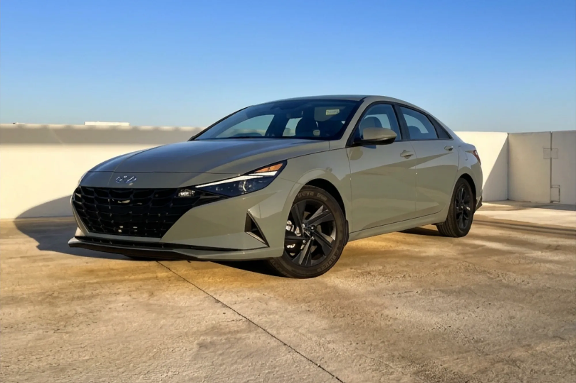 Hyundai Elantra gallery view