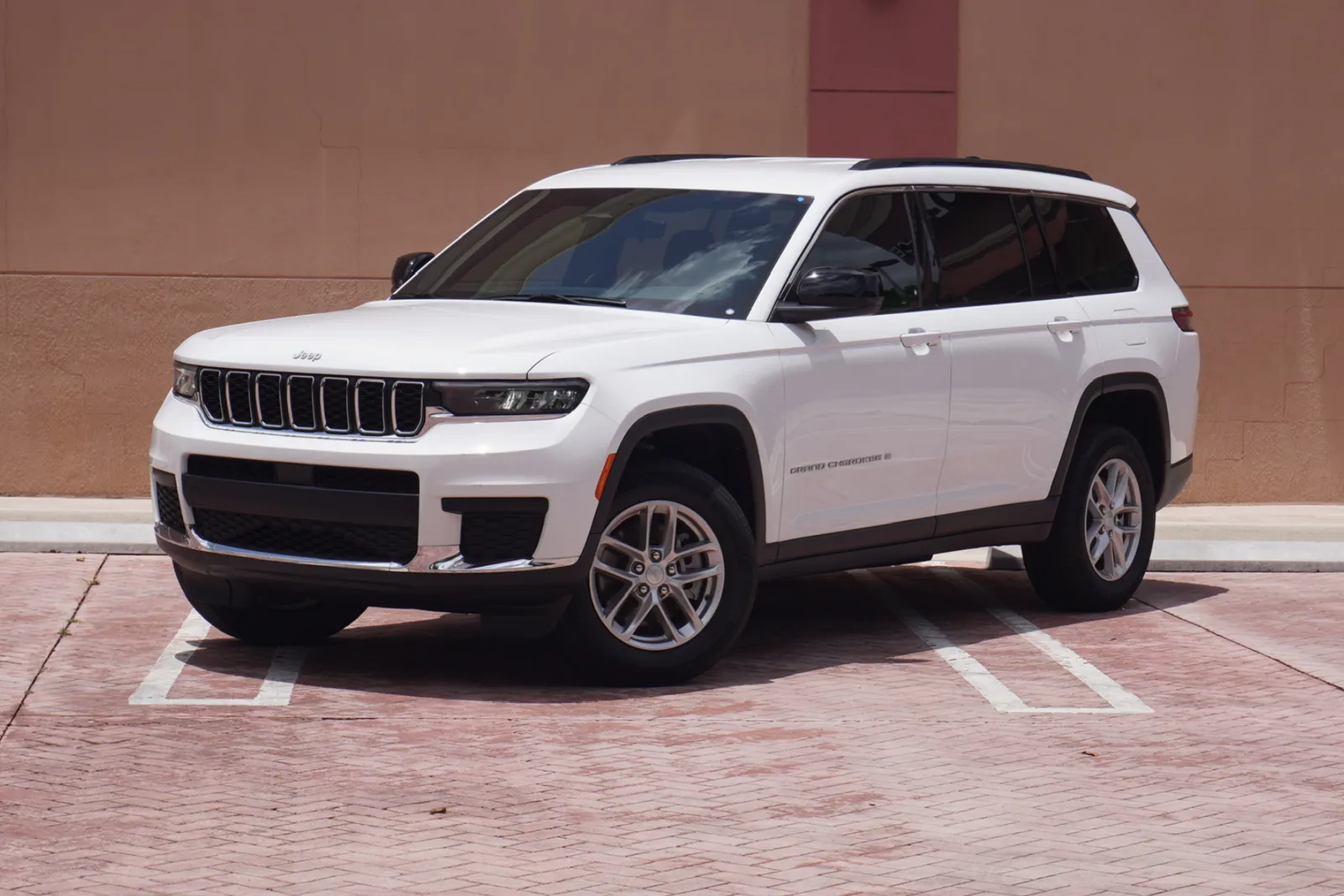 Jeep Cherokee for rent in Miami