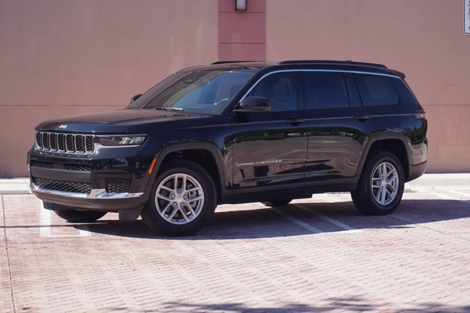 Jeep Cherokee for rent in Miami